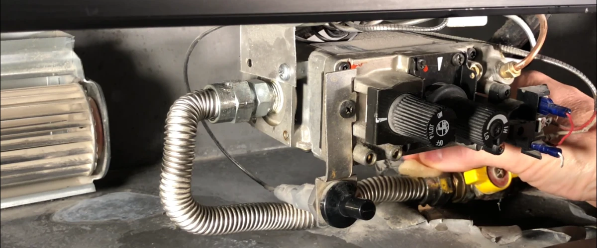 Fireplace carbon monoxide test and gas leak check